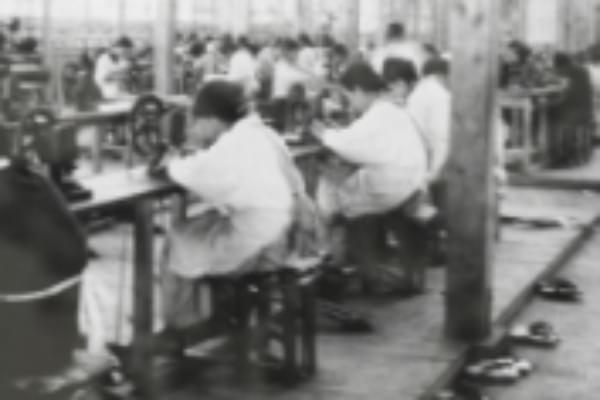 1938年頃の工場内作業風景