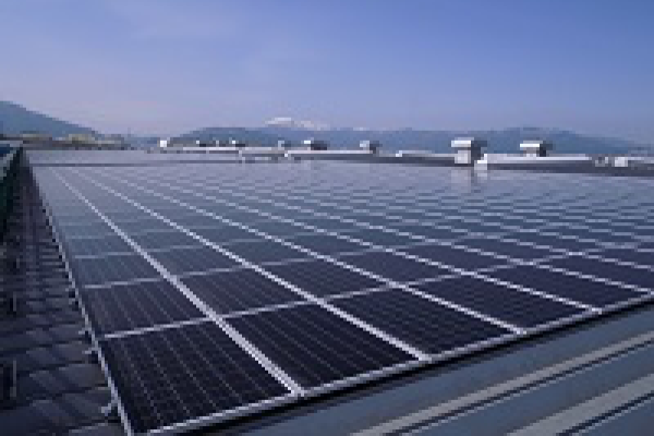 東大垣工場の太陽光パネル