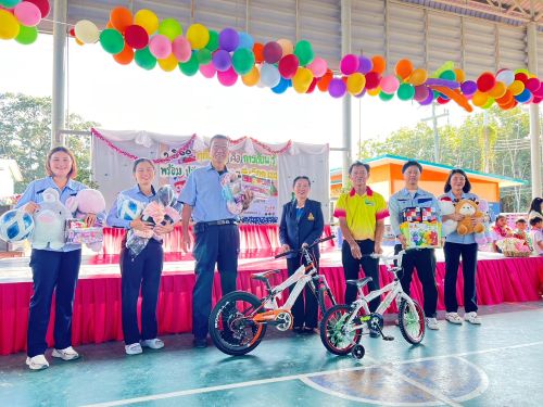 タイPIT　近隣小学校に自転車など寄贈